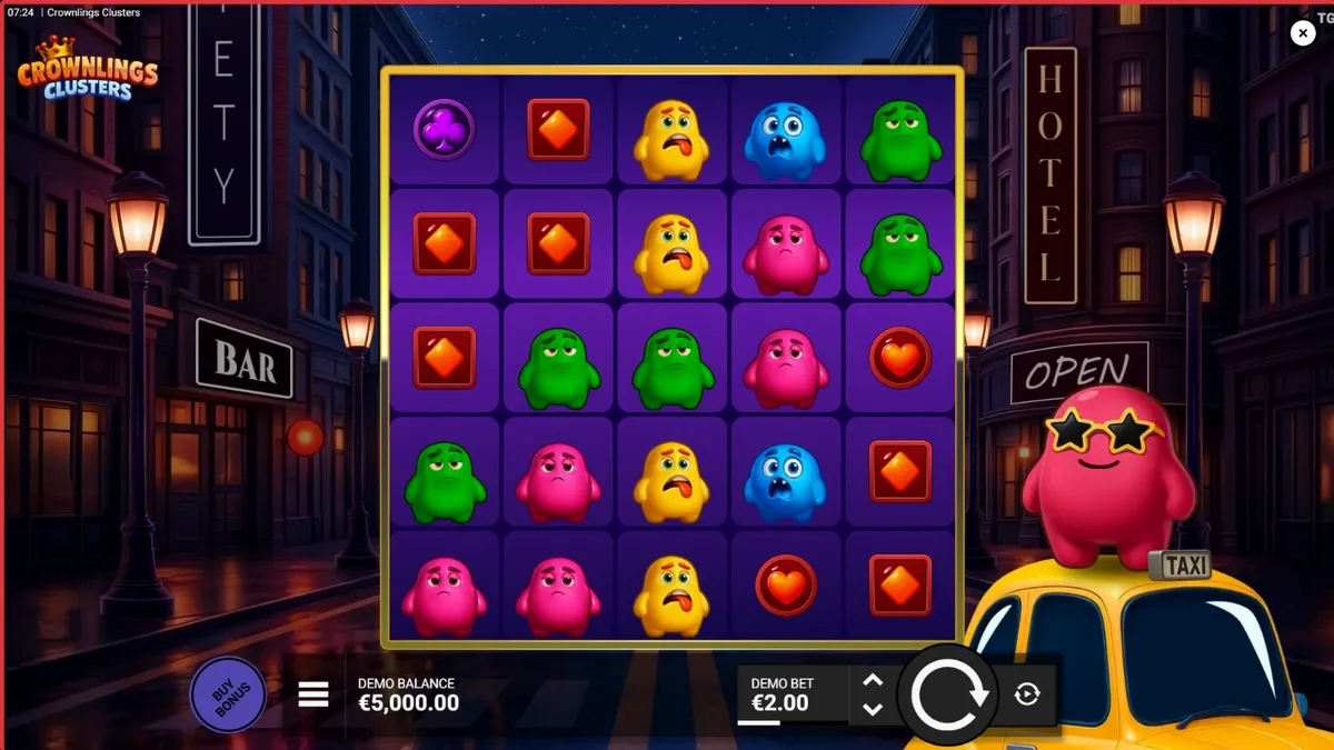 Personagens coloridos e neon do slot Crownlings Clusters em um grid 5x5